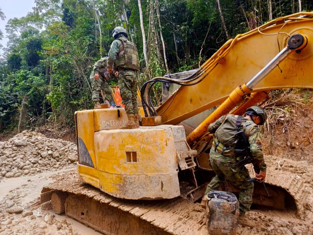 Ejército inhabilita campamento de minería ilegal en Tena