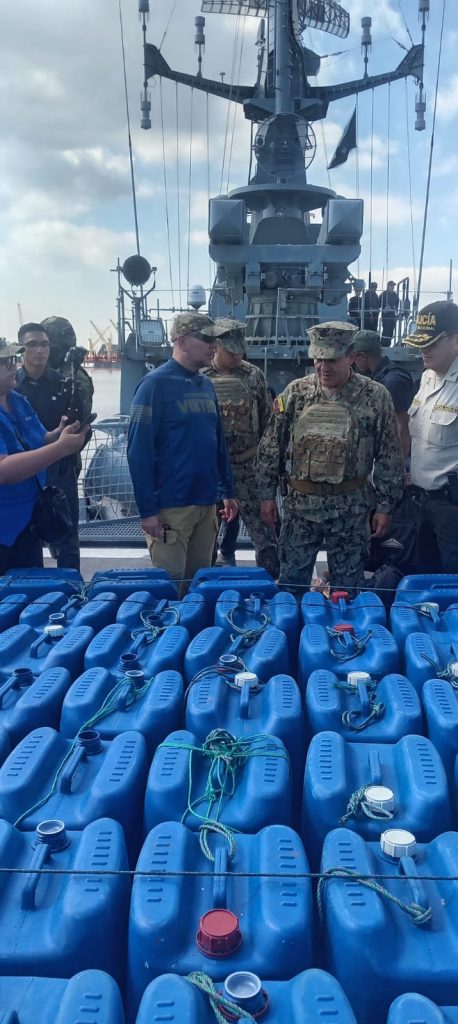 Armada del Ecuador intercepta embarcación presuntamente vinculada al narcotráfico en alta mar