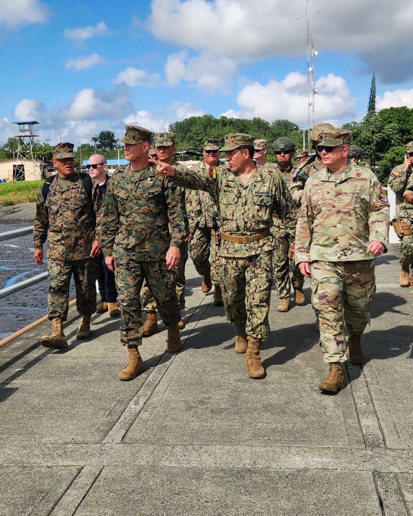 Comandante del Comando Sur de EE. UU. visitó el Batallón de Infantería de Marina “San Lorenzo”