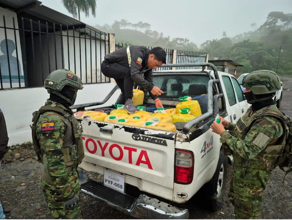 Operación militar en Pastaza deja un aprehendido y combustible decomisado
