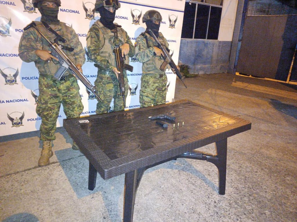 FF. AA. decomisan arma y municiones en Puerto Jeli