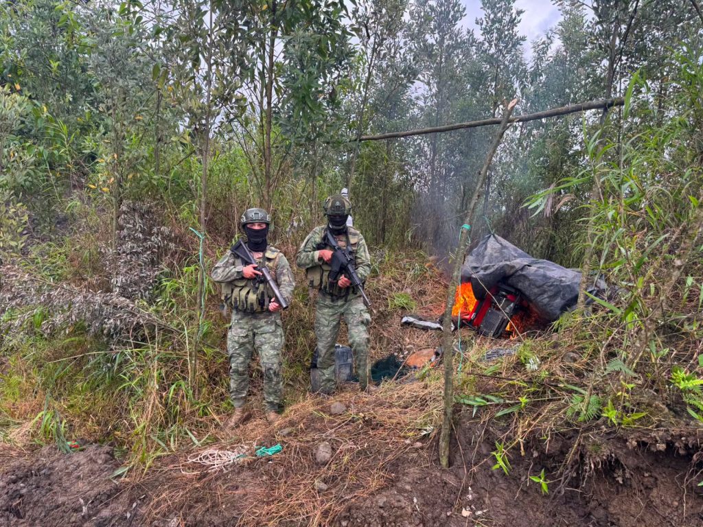 Campamentos de minería ilegal son destruidos por FF. AA.