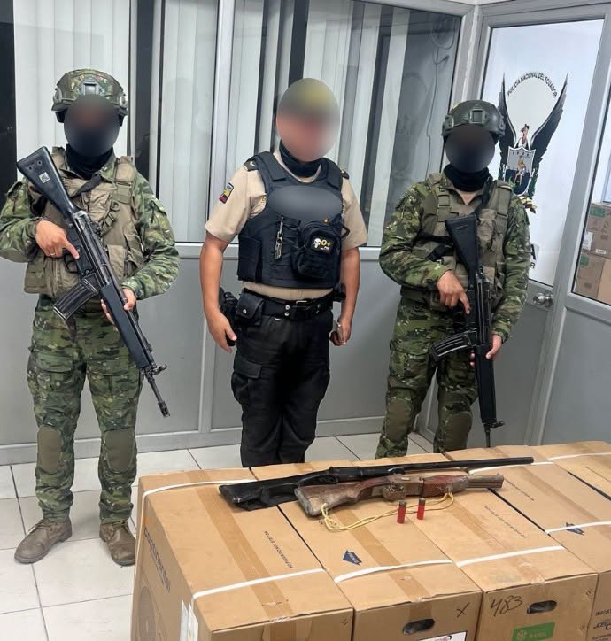 Militares decomisan armas en Daule