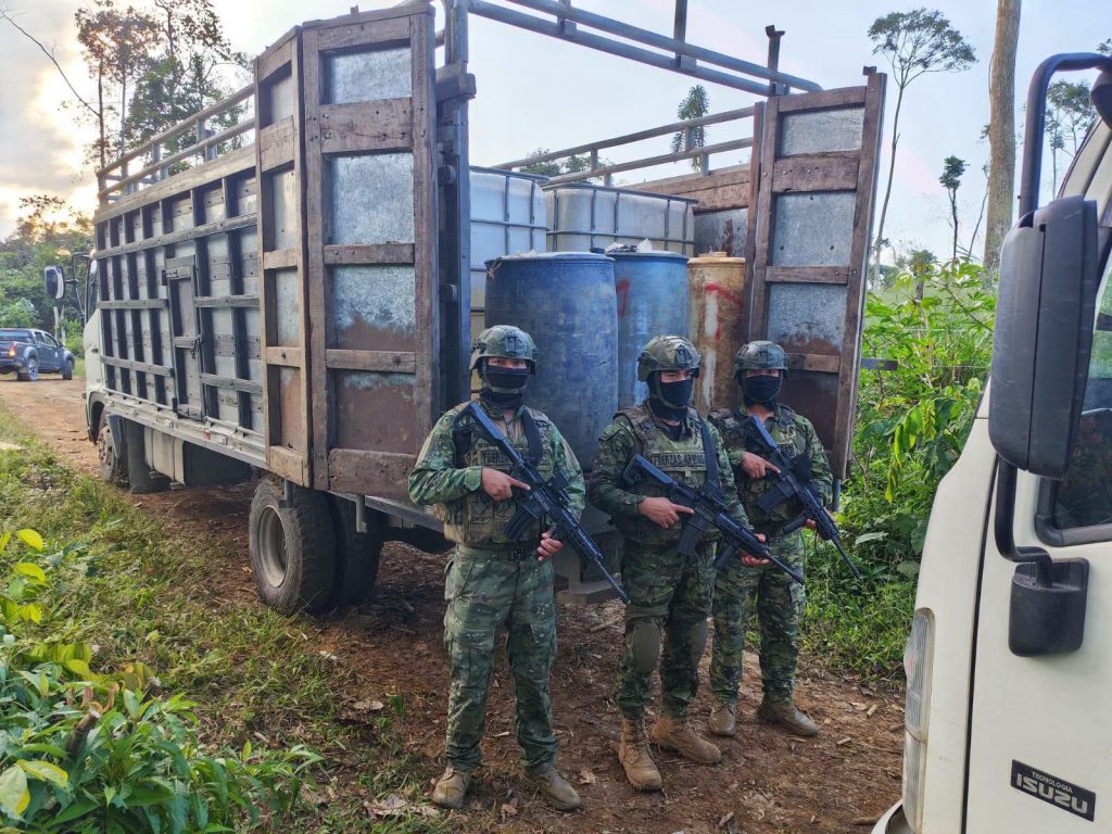 4.900 galones de combustible decomisan militares en la frontera norte