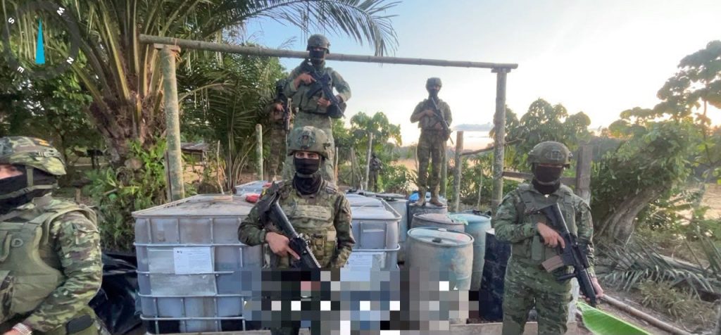 Decomisan cerca de 1.400 galones de presunto CLDH en Sucumbíos