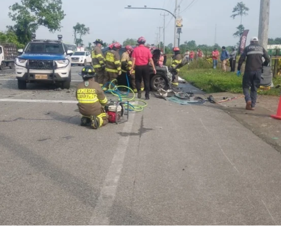 Accidente en la vía Santo Domingo–La Concordia deja cuatro fallecidos y dos heridos