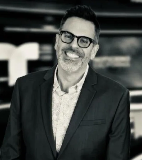 Muere periodista José Alberto Suárez en accidente de helicóptero en Kenia