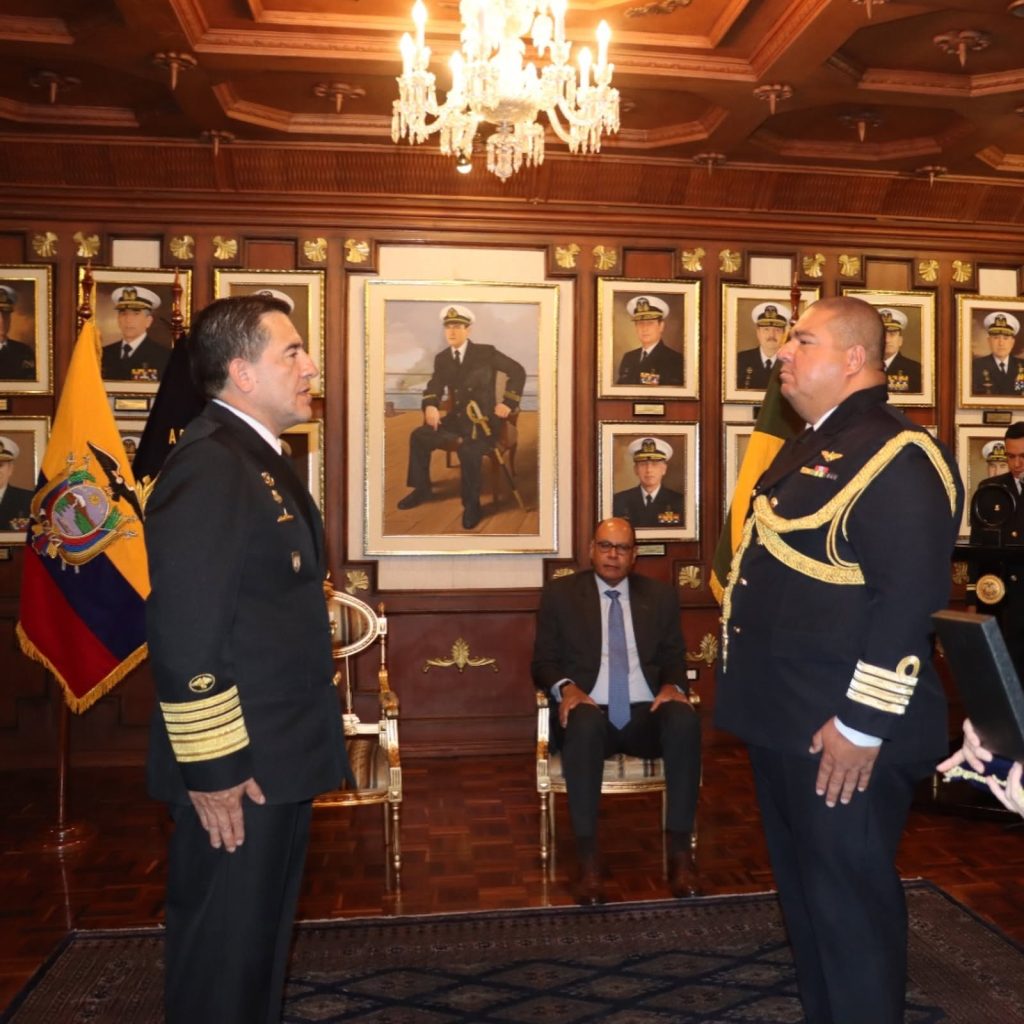 Armada del Ecuador reconoce la labor del Agregado Naval de Brasil
