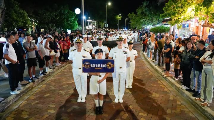 San Cristóbal acoge desfile conmemorativo de GALAPEX IV-2026