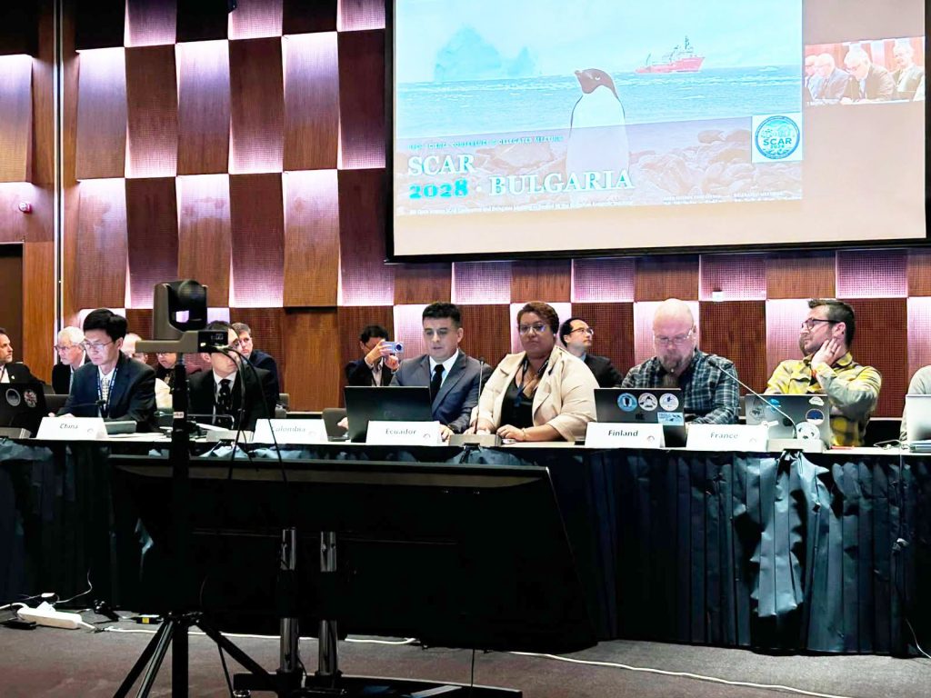 Ecuador fortalece su participación en la investigación científica antártica desde Noruega