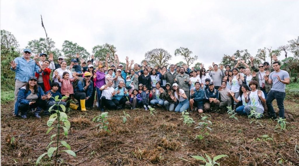 Digeim impulsa campaña de reforestación en Galápagos