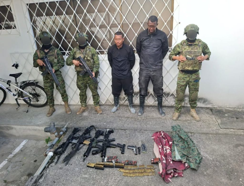 Dos aprehendidos durante operativo militar en Zamora