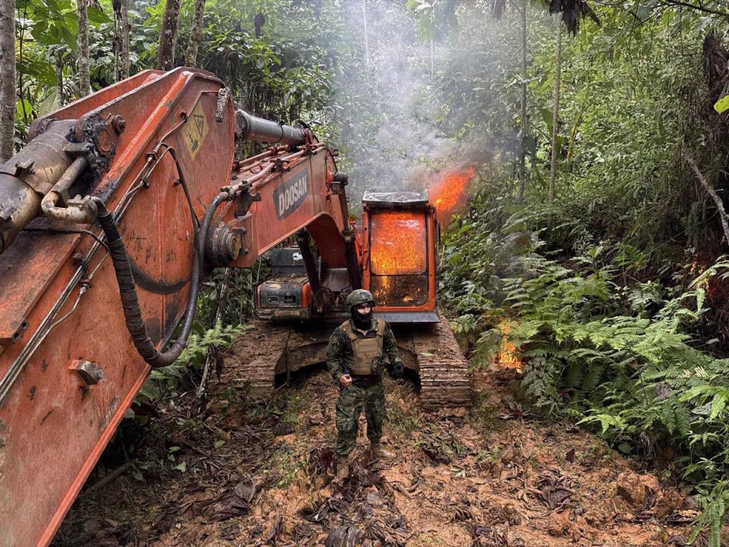 Militares controlan la minería ilegal en San Juan Bosco