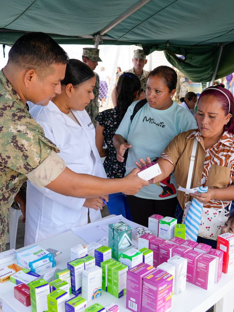 Acción cívica en Chongón beneficia a cerca de 300 personas