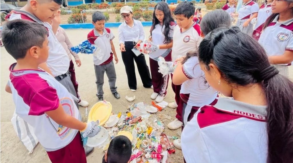 Guardianes del Mar promueven escuelas limpias