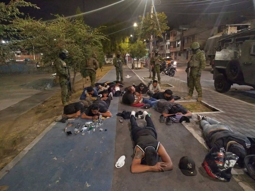 Operativos militares dejan 12 aprehendidos en Quito