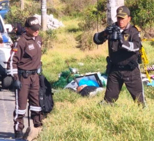 Hallan dos cuerpos entre matorrales en el sur de Quito