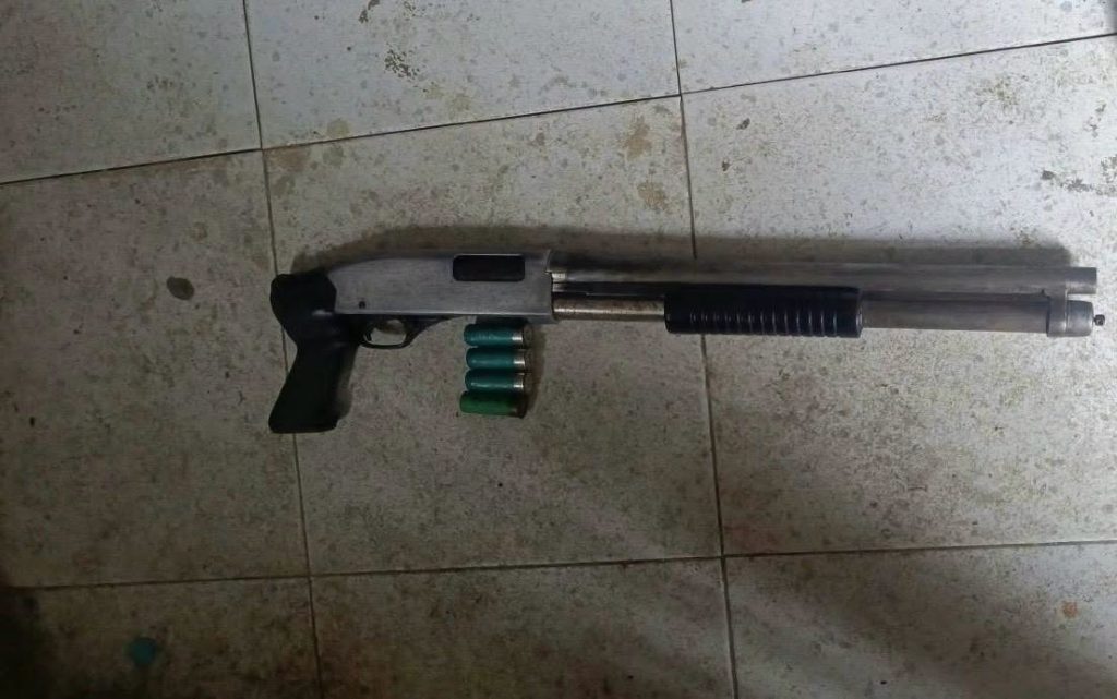 Ejército decomisa armas y municiones durante operativo en Machala