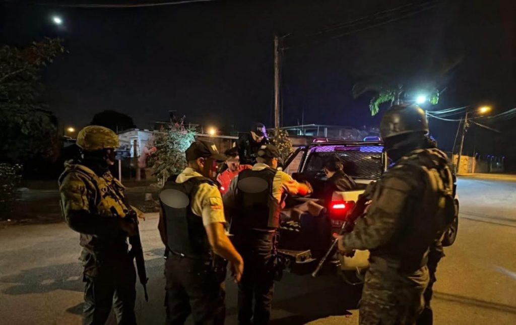 Ejército aprehende a dos ciudadanos por incumplir toque de queda en El Guabo