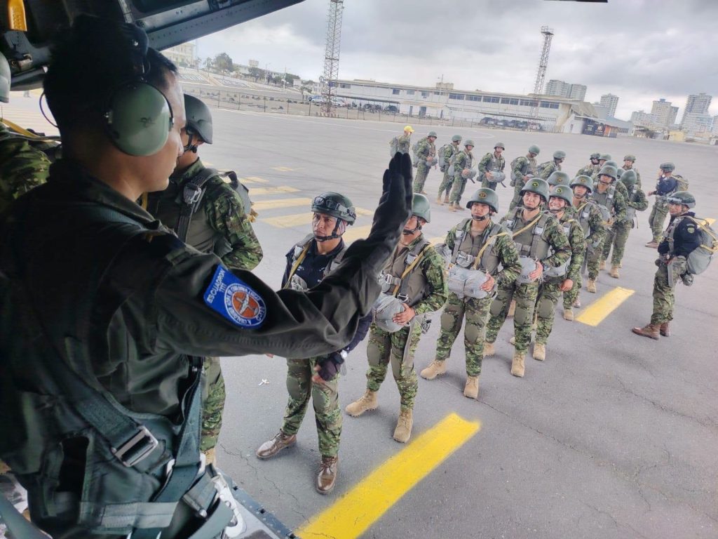 Paracaidistas de las Fuerzas Armadas fortalecen su preparación operativa