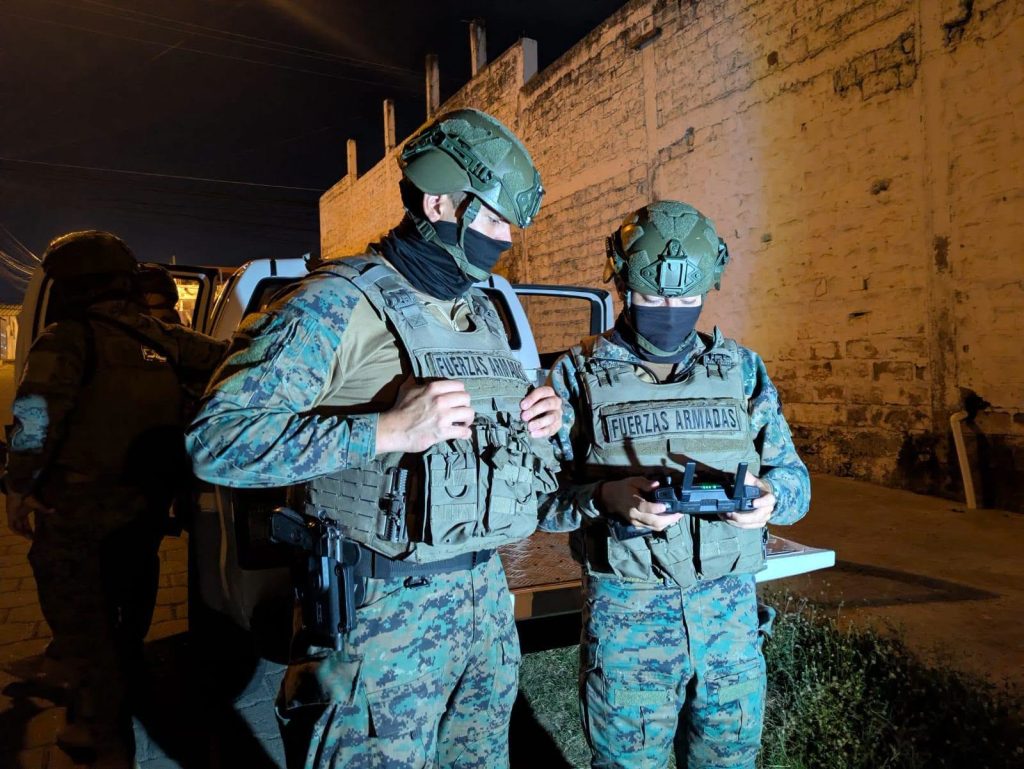 Operativo militar refuerza la seguridad en sectores estratégicos de Manta