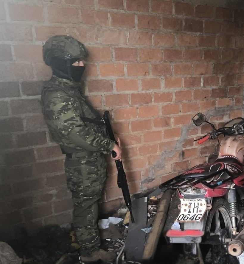 Ejército recupera motocicleta reportada como robada en Babahoyo