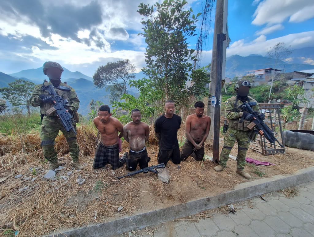 Operativo militar deja ocho aprehendidos en Urcuquí