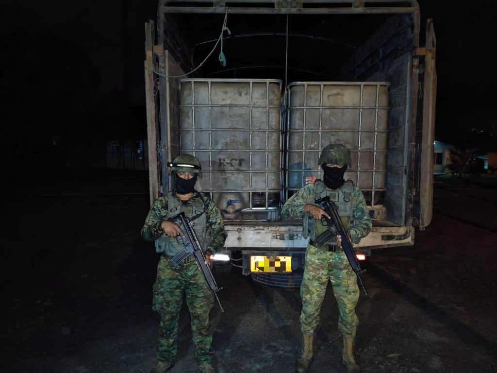 Ejército decomisa tanques y un camión durante operativo en Lago Agrio