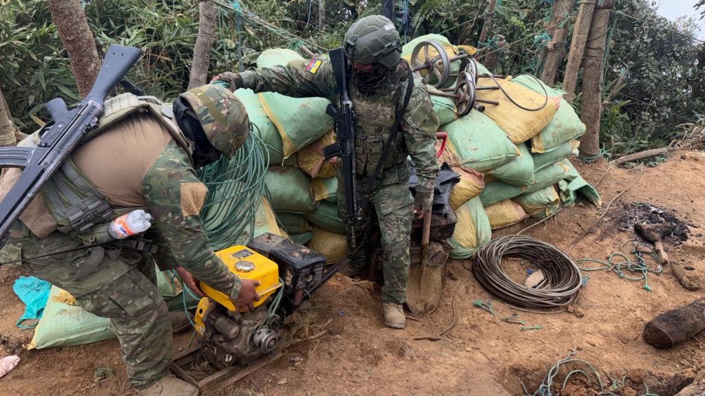 Operativo militar interviene estructuras vinculadas a minería ilegal en Imbabura