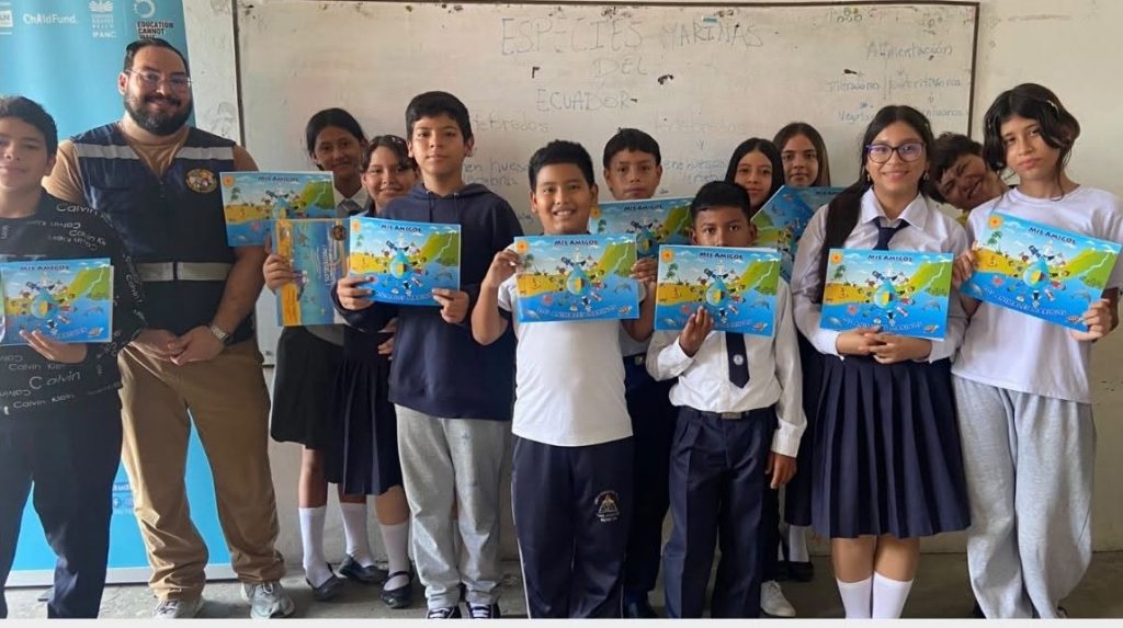 Estudiantes descubren la riqueza de la biodiversidad marina en Manta