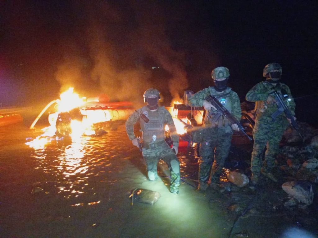 Militares inhabilitan dragas en Yantzaza