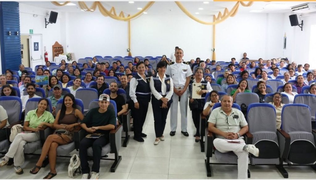 Digeim y Ministerio de Educación fortalecen la conciencia marítima en Galápagos
