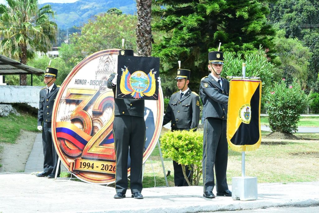 Colegio Militar N.° 5 rinde homenaje al escudo nacional y fortalece el civismo estudiantil