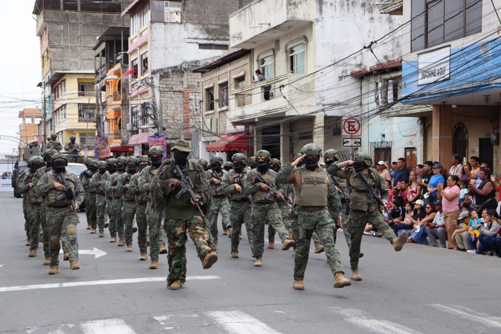 Fuerza aérea ecuatoriana participó en el desfile por la fundación de Durán