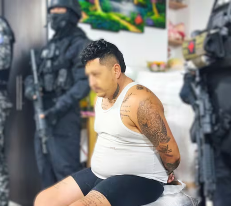 15 allanamientos permiten capturar a presunto cabecilla de una facción de Los Lobos