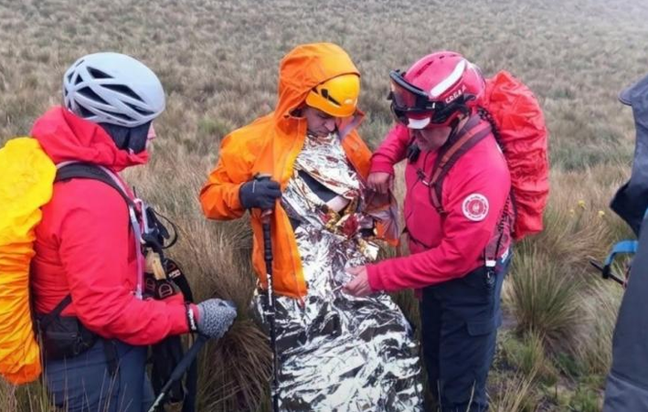 Tres turistas brasileños son rescatados tras ser alcanzados por un rayo en el volcán El Corazón