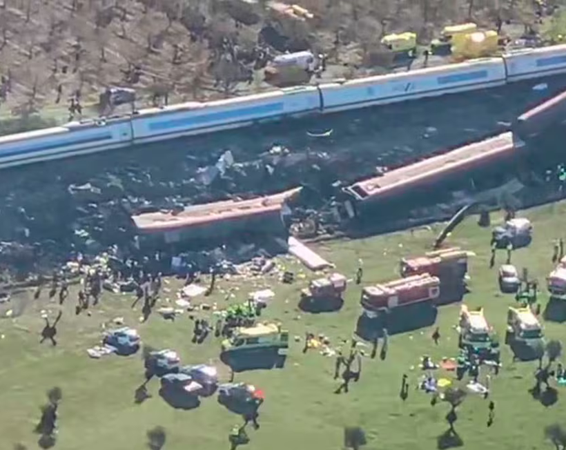 Tragedia ferroviaria en España: choque de trenes deja decenas de fallecidos