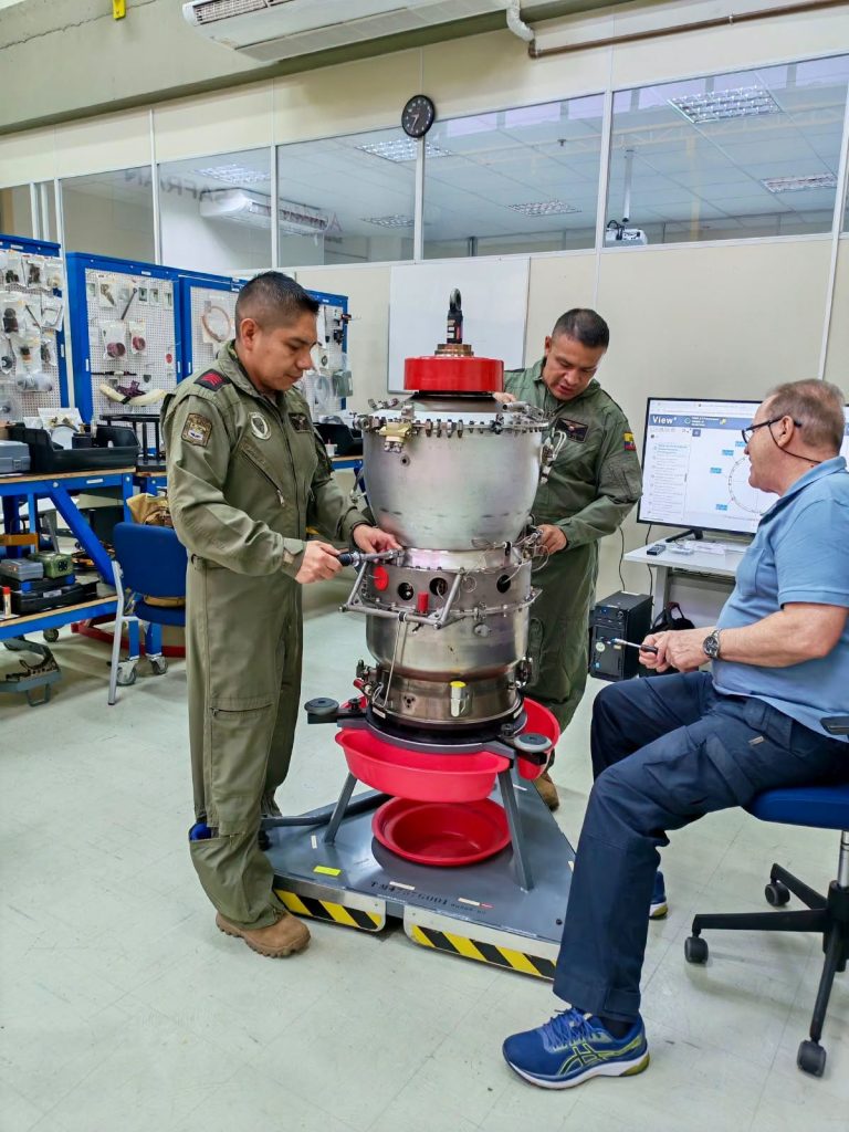 Aviación del ejército fortalece su capacidad técnica en mantenimiento de motores aeronáuticos